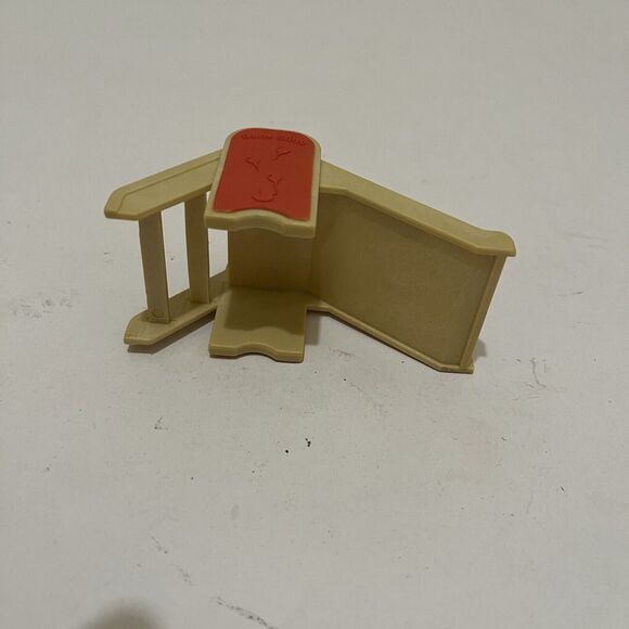 SYLVANIAN FAMILIES CALICO CRITTERS FURNITURE BABY'S NURSERY SET RED SLIDE ONLY - Picture 5 of 6